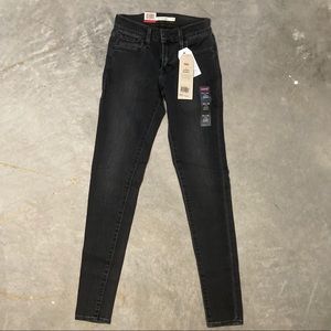 New with tags! Levi’s black skinny jeans
